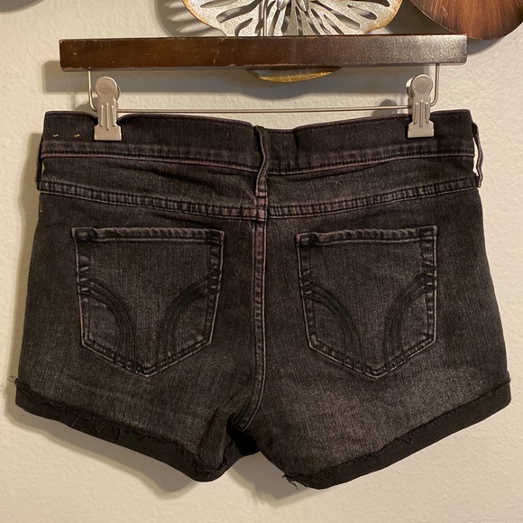 HOLLISTER Black denim short. Size 9 - Picture 4 of 4